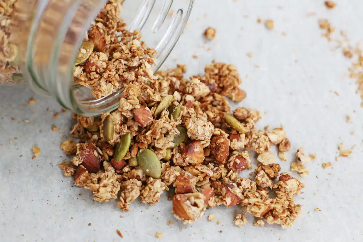 Kotitekoinen granola ilmakeittimessä – helppo ja terveellinen aamiainen 15 minuutissa