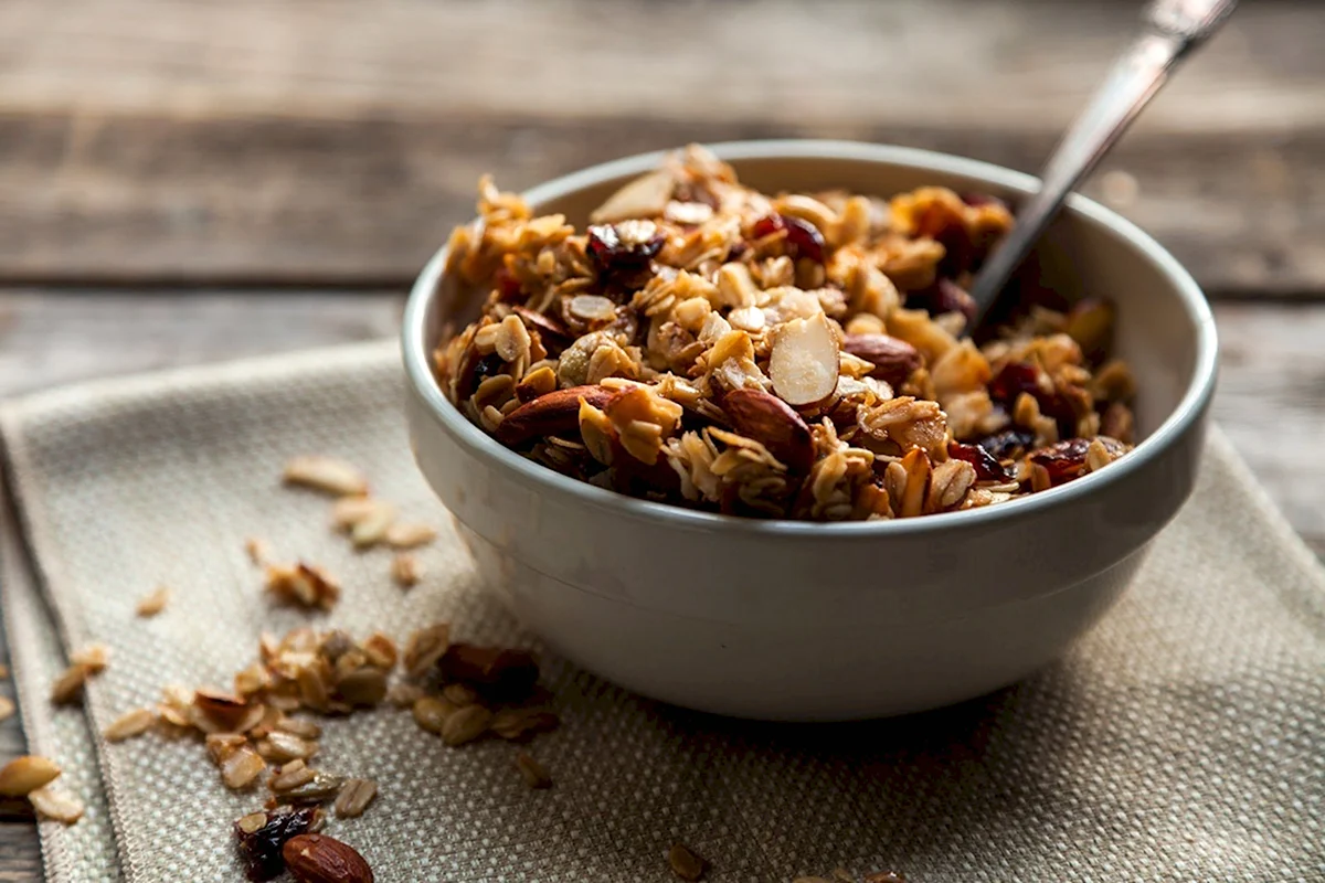 Kotitekoinen granola ilmakeittimessä – helppo ja terveellinen aamiainen 15 minuutissa