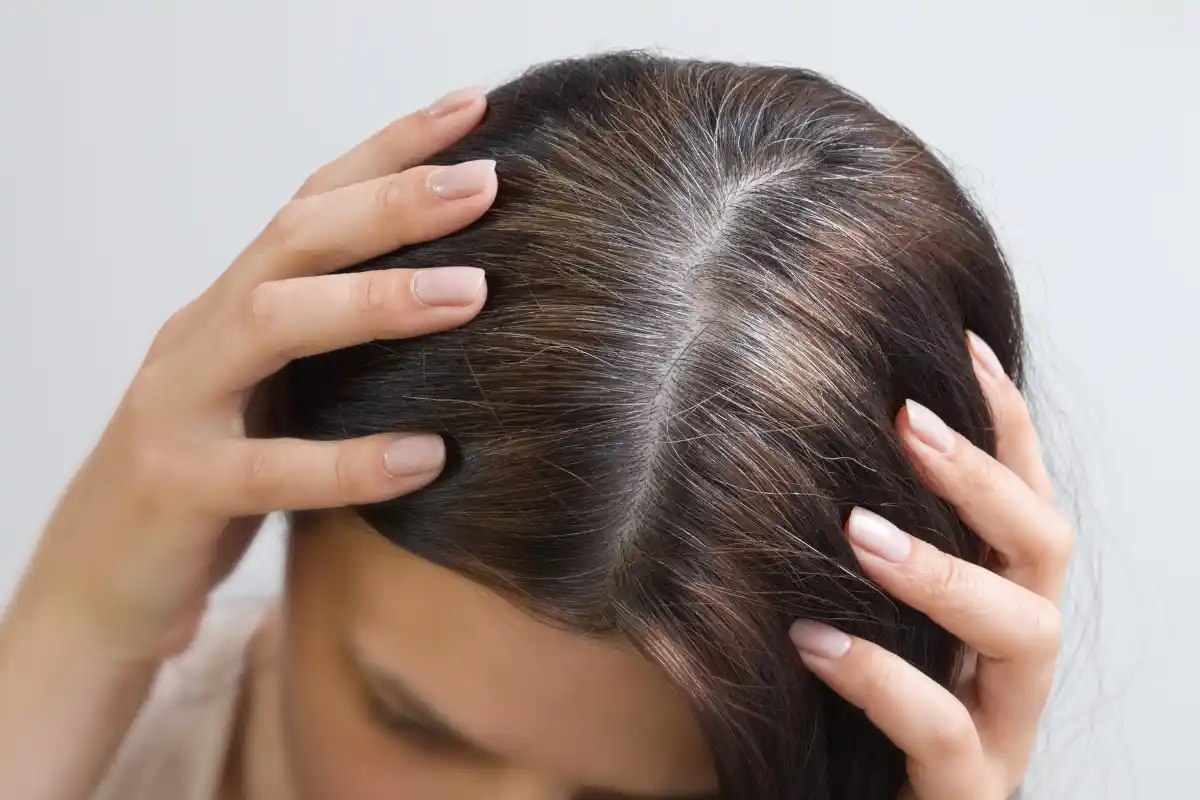 Harmaiden hiusten hoito: Löydä luonnollinen ratkaisu innovatiivisilla tipoilla