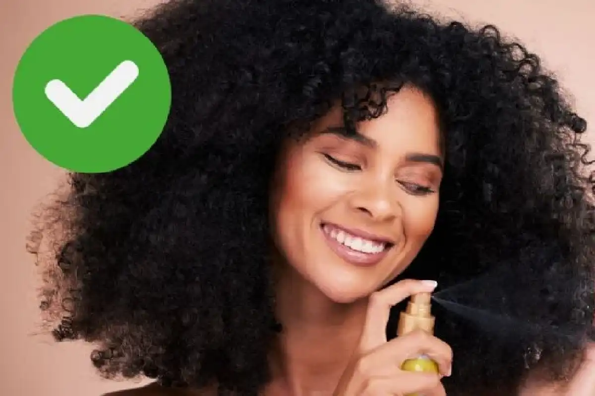 Sano hyvästit hiusten pörröisyydelle kesällä 2025: Helppo kaksivaiheinen kikka