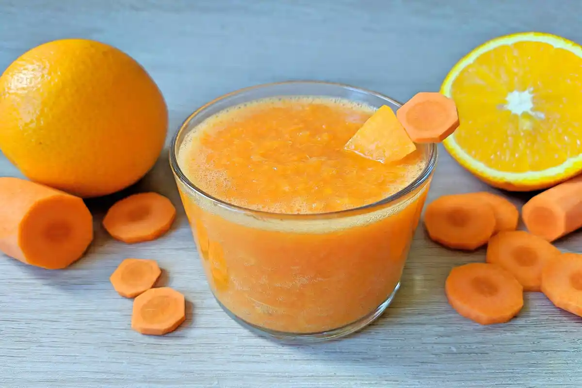 Jauhoton porkkanakakku: Herkullinen ja terveellinen resepti viidellä ainesosalla