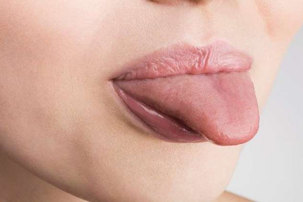 Mitä tarkoittaa, että henkilö voi kääntää koko kielensä – psykologian näkökulma