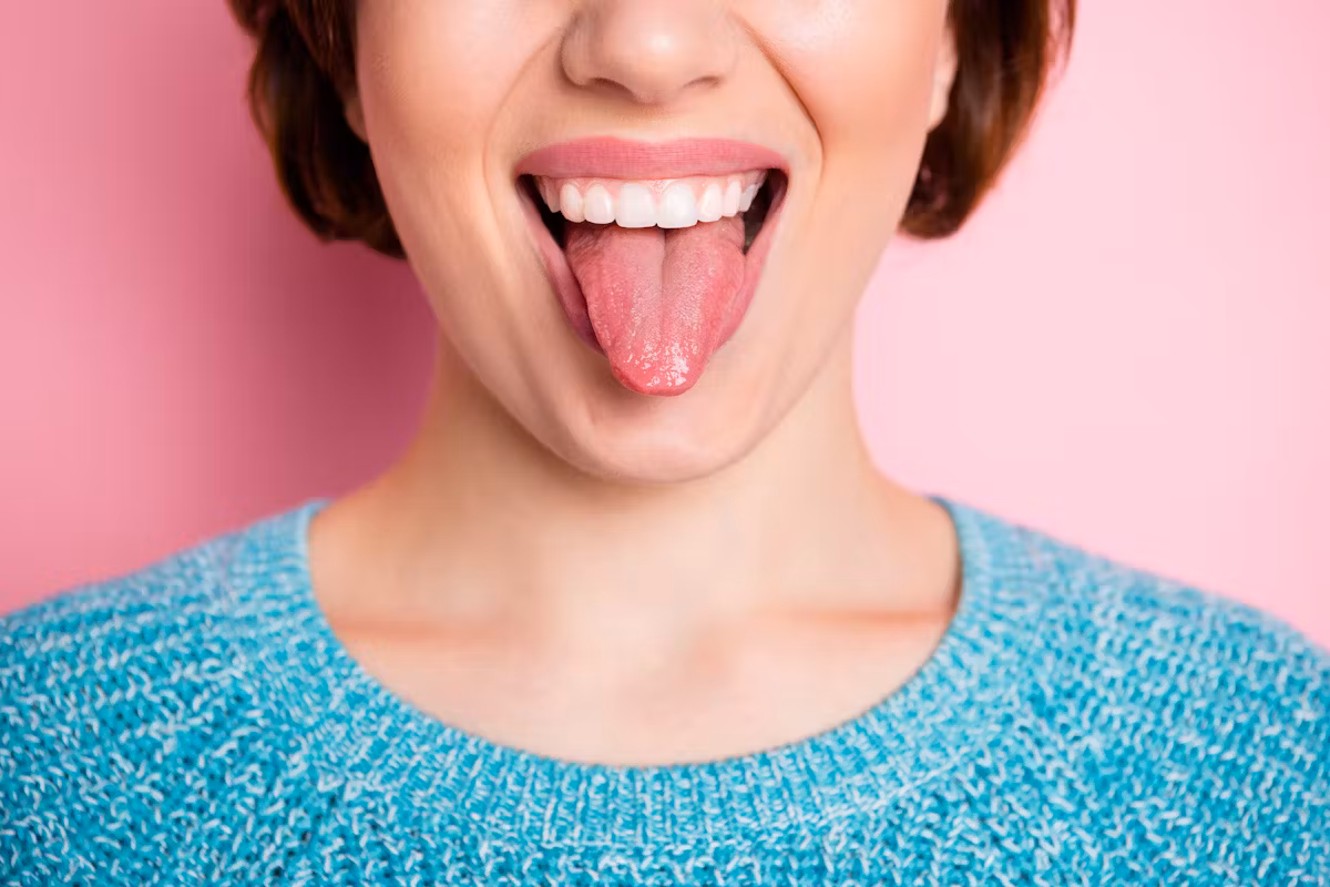 Mitä tarkoittaa, että henkilö voi kääntää koko kielensä – psykologian näkökulma