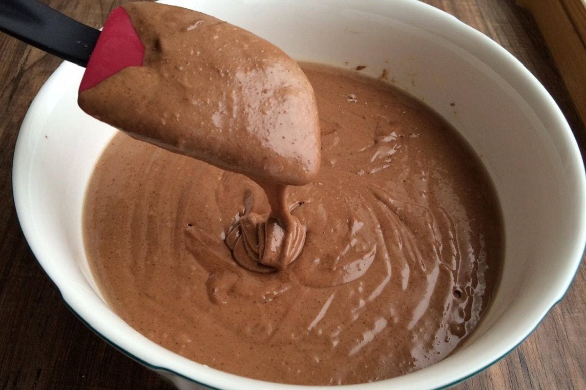 Valmista herkullinen ja mehevä kakku vain neljällä ainesosalla – helppo ja nopea resepti