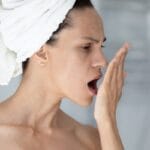 Jos aamulla on pahanhajuinen hengitys, tässä on ratkaisu: Hammaslääkärin vinkki