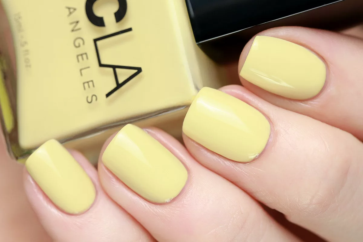 Kolme pastelliväristä manikyyri-ideaa lyhyille kynsille