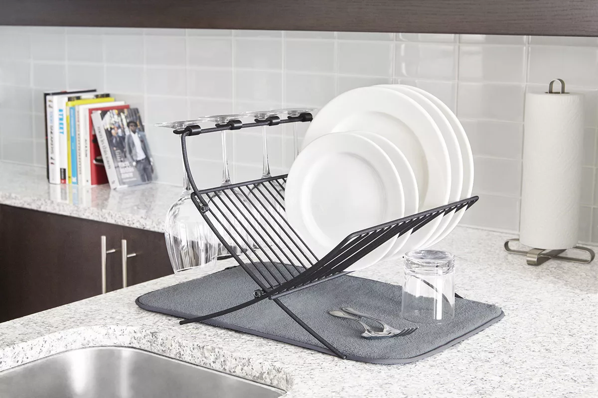 Keittiön tilansäästäjä kesällä 2025: Miksi perinteinen tiskikuivain jää historiaan