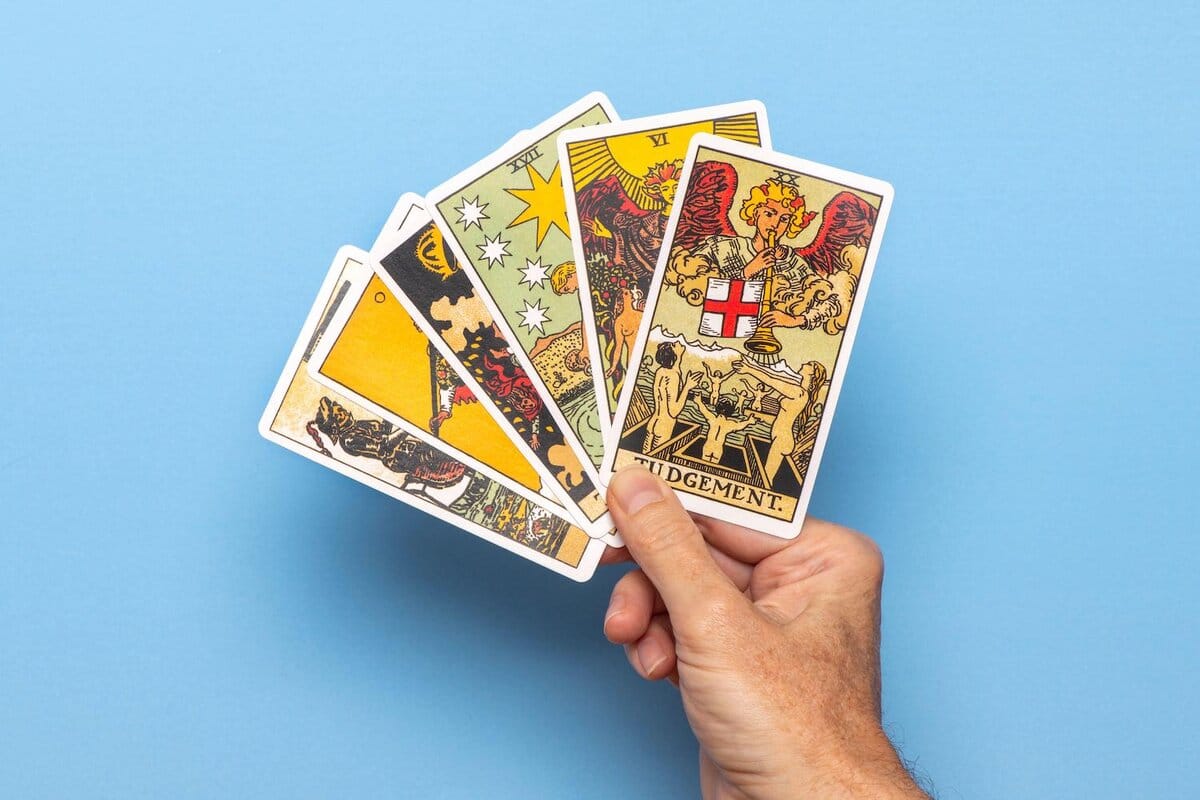 Kolme tarot-ennustusta rakkauteen, terveyteen ja työhön 21.–27. kesäkuuta 2025 Orakkelin mukaan