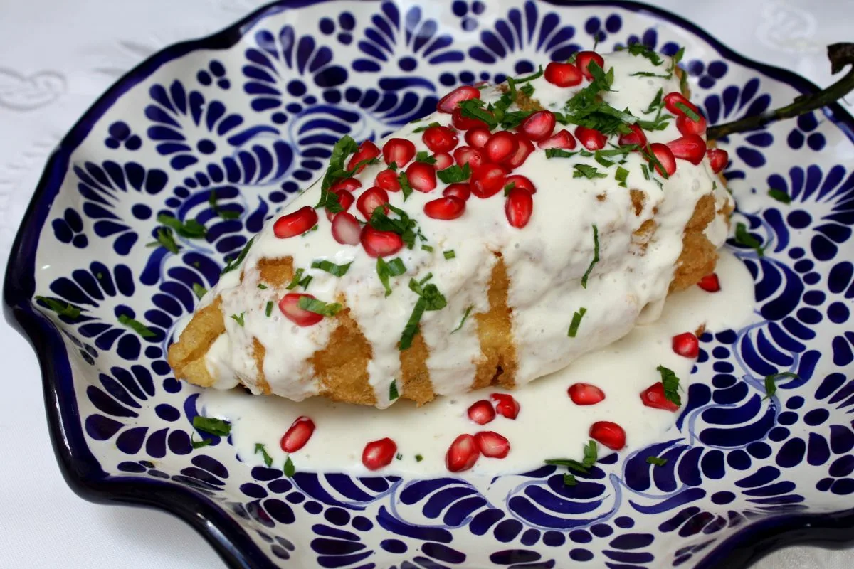 Kuinka paljon maksaa chiles en nogadan valmistaminen kotona vuonna 2025?