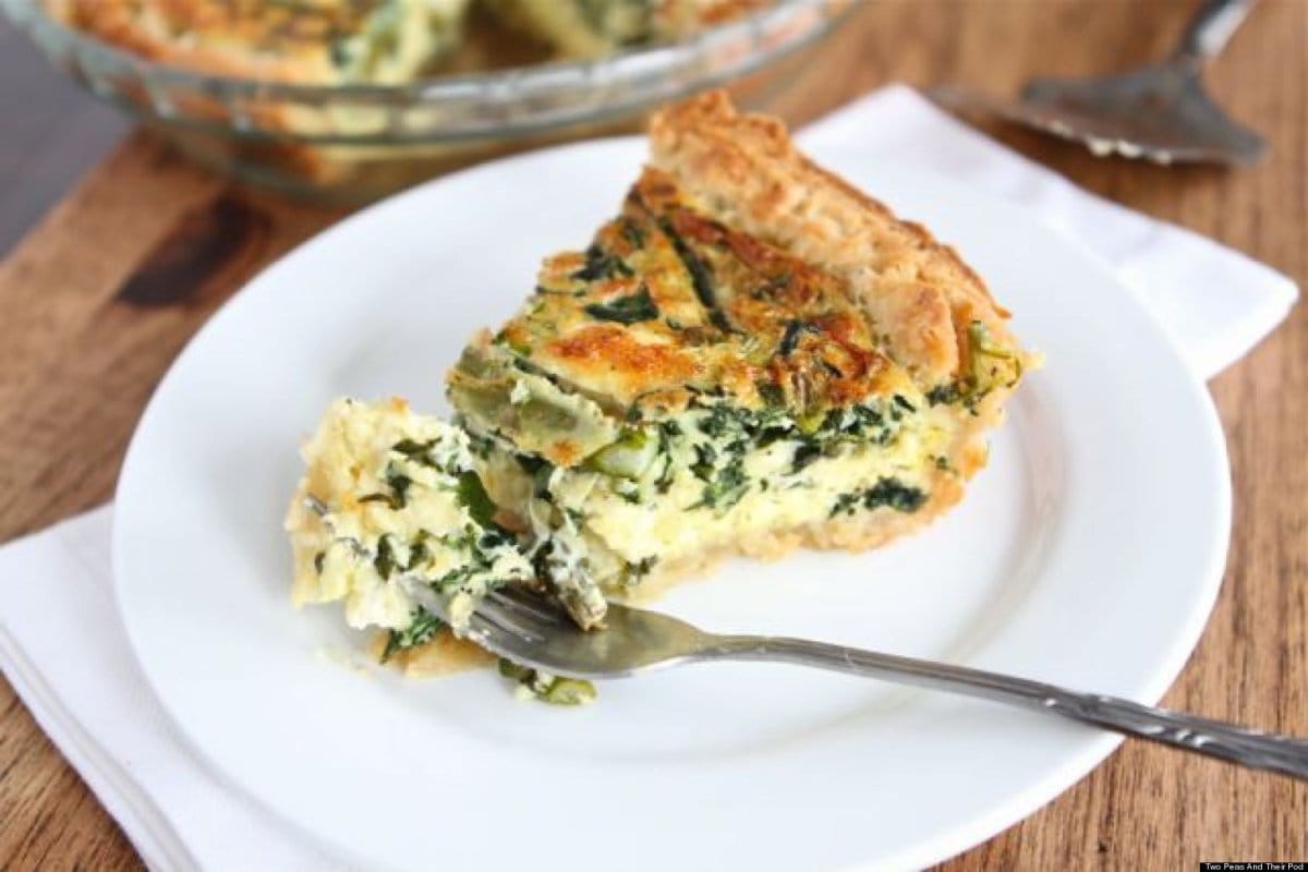 Gluteeniton pinaattipiirakka juustokuorrutteella: herkullinen resepti vain 6 ainesosalla