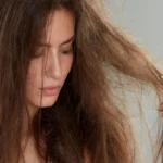 Ilman sähköisyyttä: Valmista tämä luonnollinen seos ja sano hyvästit hiusten pörröisyydelle