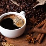 Lisää kanelia kahviin: Mitä hyötyjä sillä on ja miksi se kannattaa?