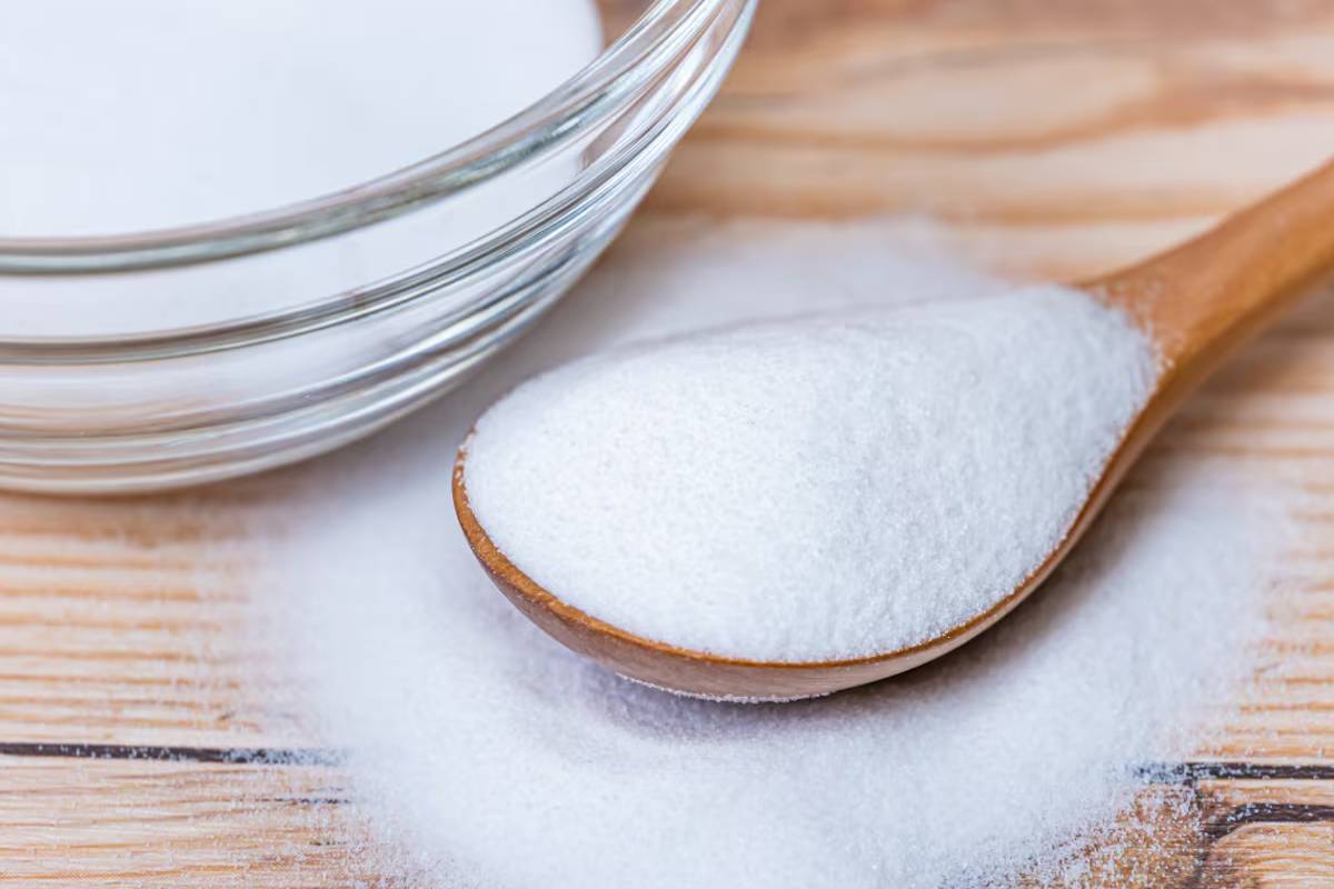 Hyvästit kellastuneelle vaatteelle: Mummojen kikka palauttaa valkoisen sävyn yksinkertaisin askelin