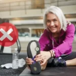 Helppo harjoitus jalkojen kiinteyttämiseen yli 50-vuotiaana