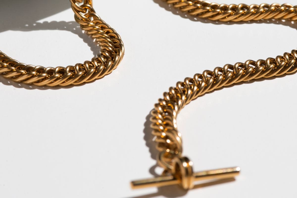 Kuinka puhdistaa kultaketjut: Yksinkertainen kikka, jolla ne kiiltävät kuin uudet