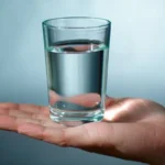 Miksi jättää lasillinen vettä keittiön tasolle ennen lomalle lähtöä?