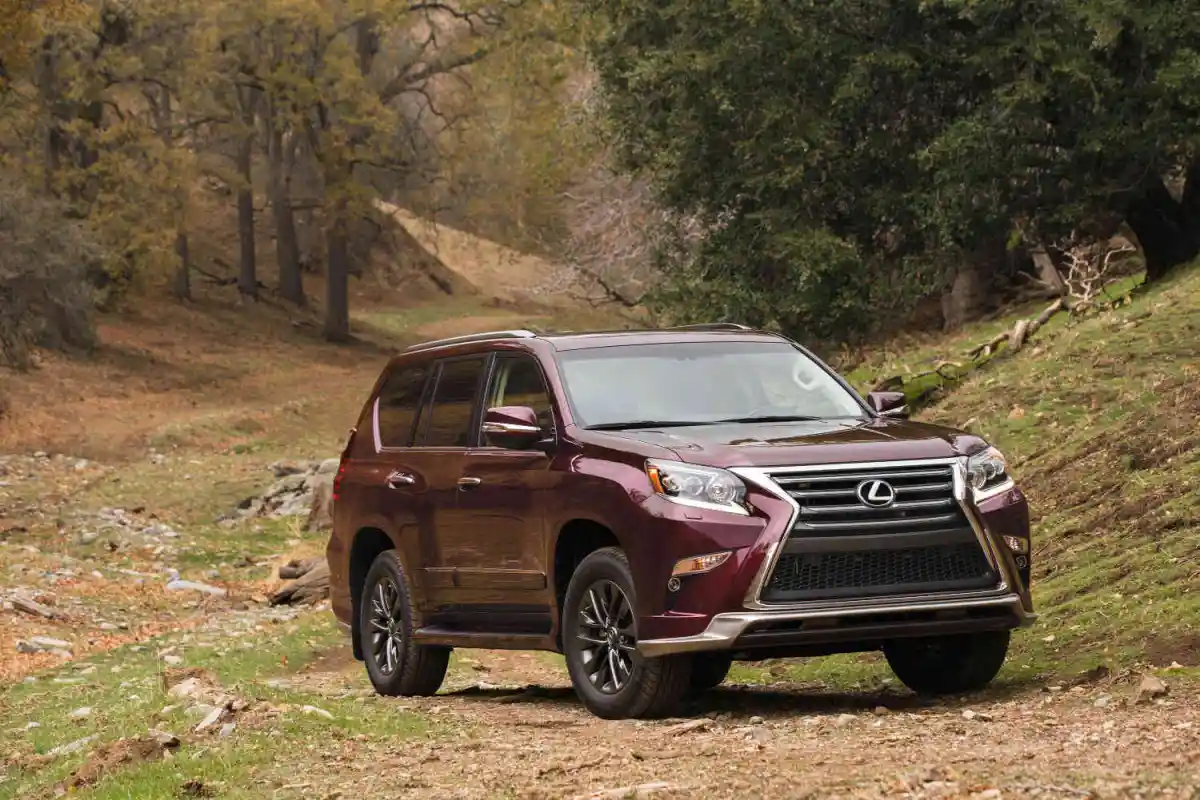 Erinomainen kestävyys: asiantuntijat suosittelevat luotettavaa japanilaista maasturia