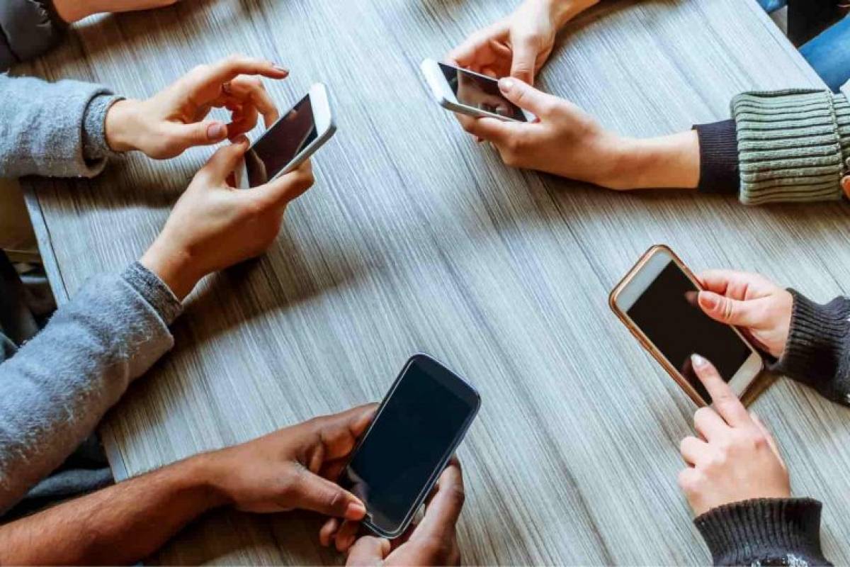 Uusi silmävaiva, joka ei ole likinäköisyys – näin puhelimen liikakäyttö vaikuttaa silmiesi terveyteen