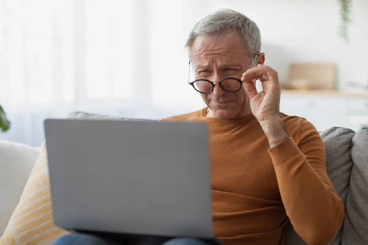 Uusi silmävaiva, joka ei ole likinäköisyys – näin puhelimen liikakäyttö vaikuttaa silmiesi terveyteen