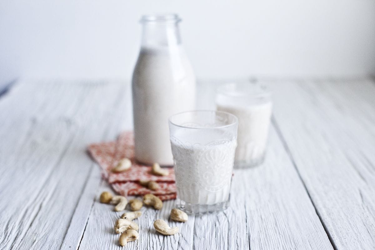 Valmista luomumaitoa cashewpähkinöistä kotona: Helppo ja ravitseva resepti!