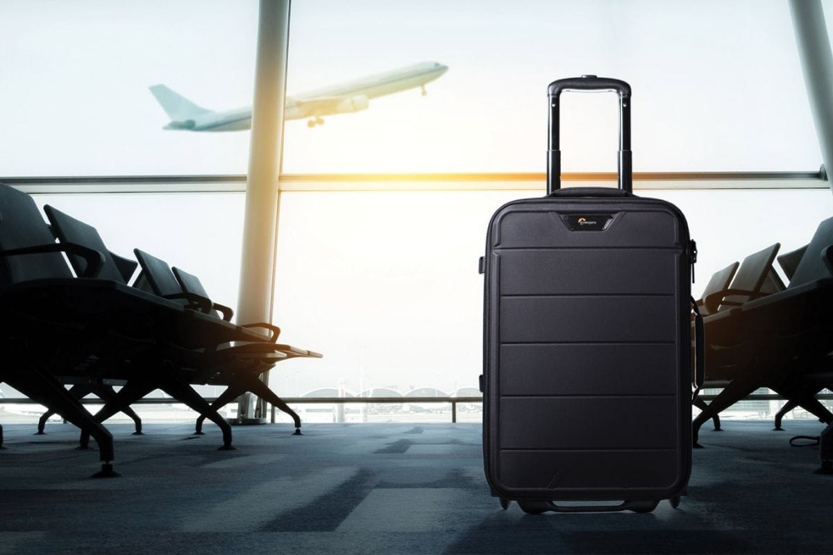 Vältä näitä kolmea matkalaukun väriä lomaillessasi – vinkit sujuvaan matkaan