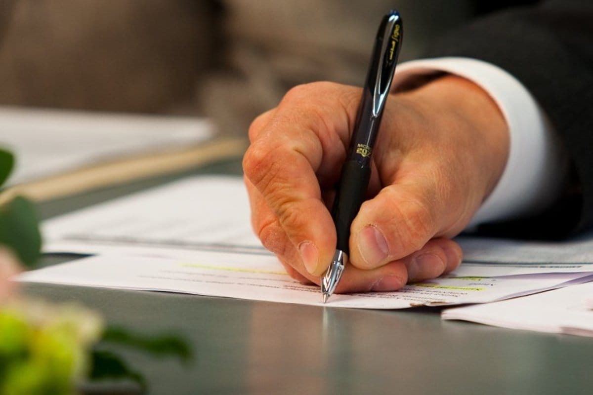 Kuinka tunnistaa narsistinen henkilö allekirjoituksen perusteella: Grafologian näkökulma kesällä 2025