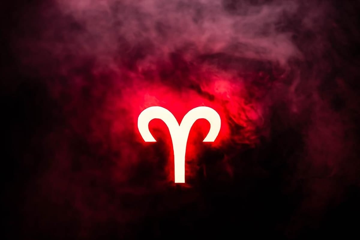 Mikä horoskooppimerkki sopii huonoimmin yhteen Oinaan kanssa astrologien mukaan?