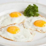 Paistetut munat eivät nosta kolesterolia – ne voivat jopa alentaa sitä, tutkimus paljastaa