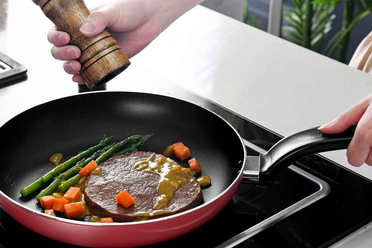 Kuinka puhdistaa palanut pannu kiiltäväksi tavallisella sitruunalla: Toimiva niksinurkka