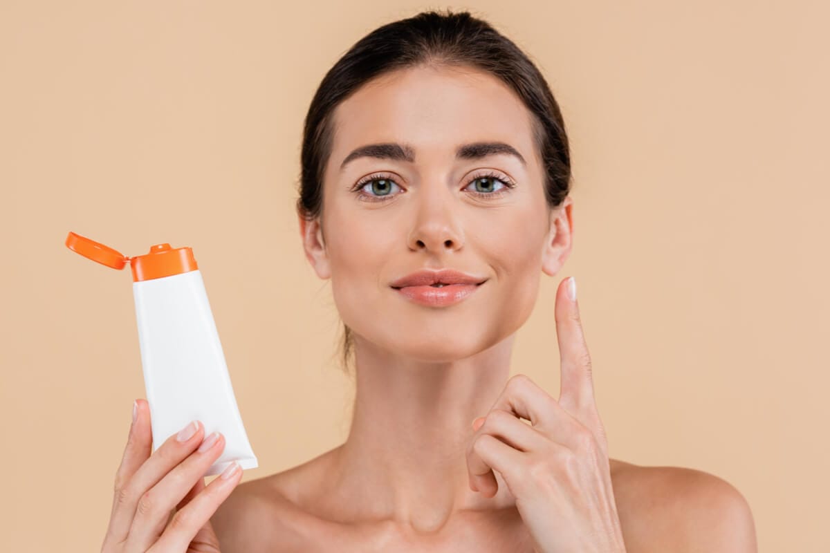 Estä ihon pigmenttiläiskät tällä ravintolisärutiinilla – dermatologin vinkit kauniiseen ihoon!