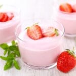 Mansikoilla: Valmista tämä proteiinipitoinen jälkiruoka lihasten palautumiseen