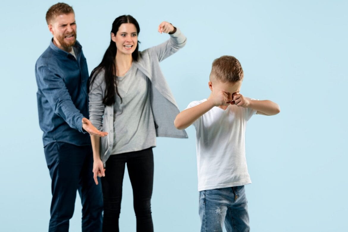 Sano hyvästit myrkyllisille perhesuhteille: 7 lausetta, jotka paljastavat toksisen perheen psykologian mukaan