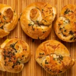 Näin valmistat sipulileipäsiä ilman jauhoja tai voita