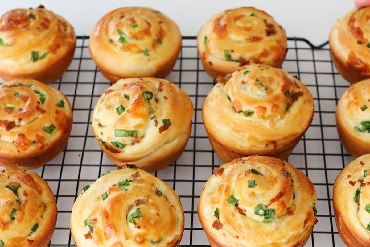 Näin valmistat sipulileipäsiä ilman jauhoja tai voita