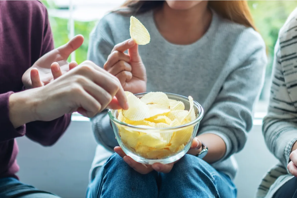 Terveellisimmät perunalastut painonpudotuksen asiantuntijan mukaan: "70 kaloria per 100 grammaa"