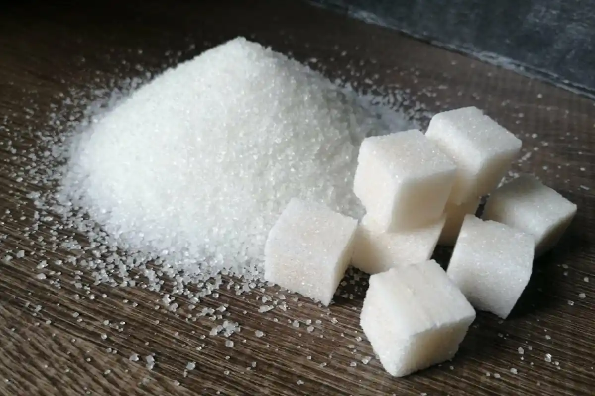 Ripottele teelusikallinen tätä ruokaa nurmikolle ja pidä se vihreänä koko kesän!