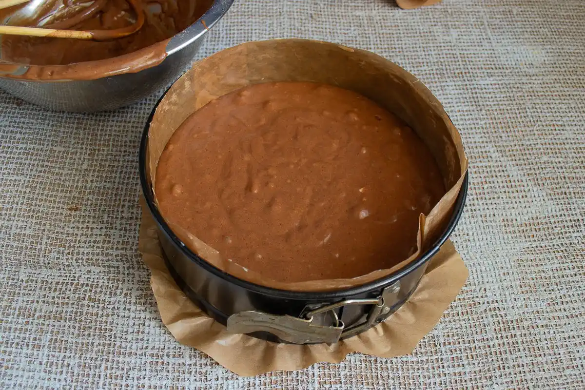 Ilman jauhoja: Valmista herkullinen suklaakakku vain 6 ainesosalla