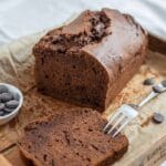 Valmista suklainen kakkupohja vain viidellä ainesosalla tehosekoittimessa