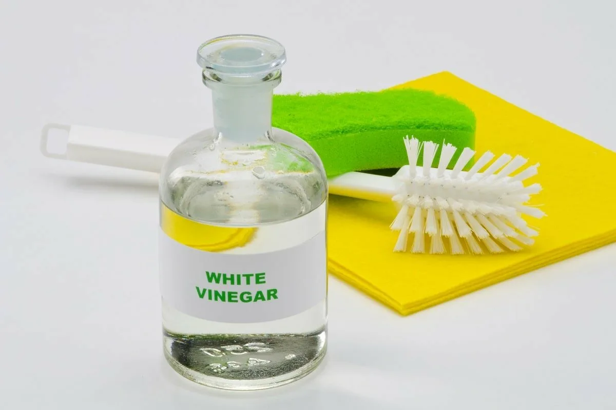 Kuinka poistaa suola ja kosteus seinistä ilman ammattilaisia: 2 keittiön ainesosaa riittää kesällä 2025