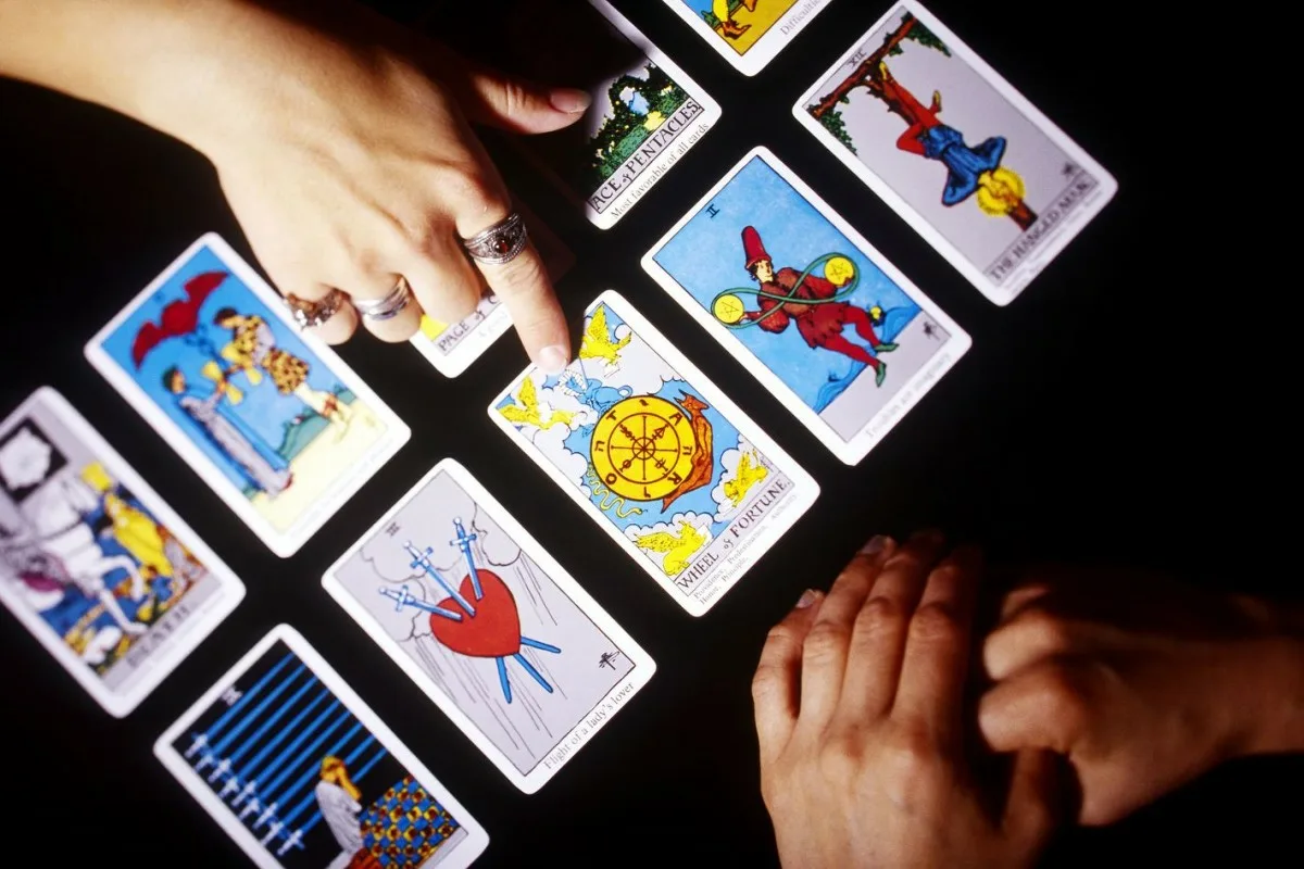 Kolme tarot-ennustusta rakkauteen, terveyteen ja työhön 2.–8. heinäkuuta 2025 Orakkelin mukaan