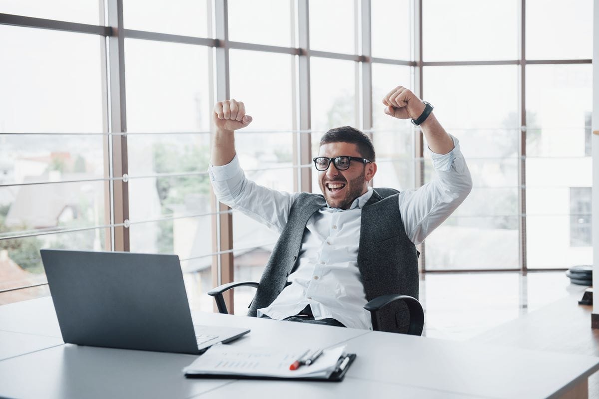 Miksi miljardiirien huonoin neuvo ei johda menestykseen: Scott Galloway paljastaa totuuden