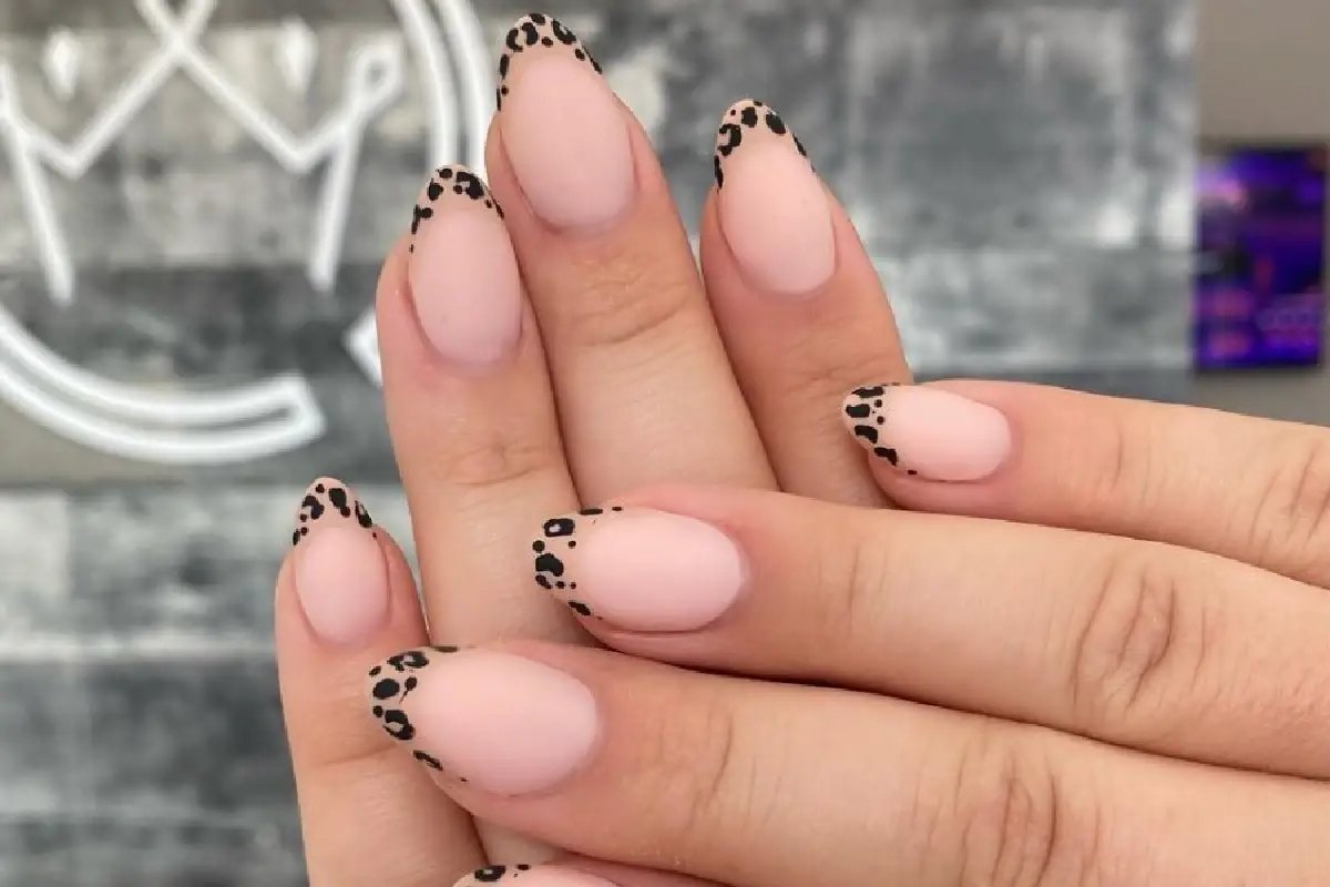 90-luvun kynnet palaavat: Viisi trendikästä kynsidesignia vuonna 2025