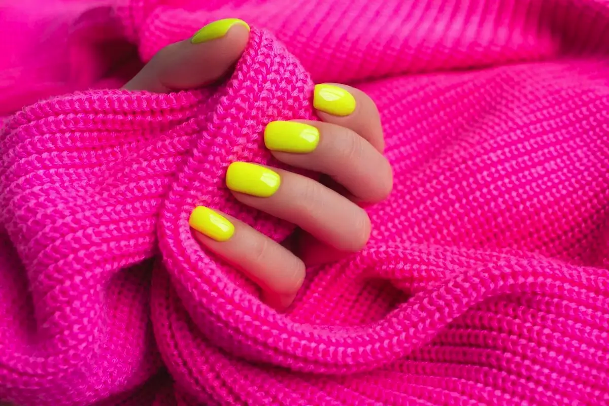 90-luvun inspiroima kynsimuoti palaa: Värikäs trendi, joka valloittaa ennen kesää
