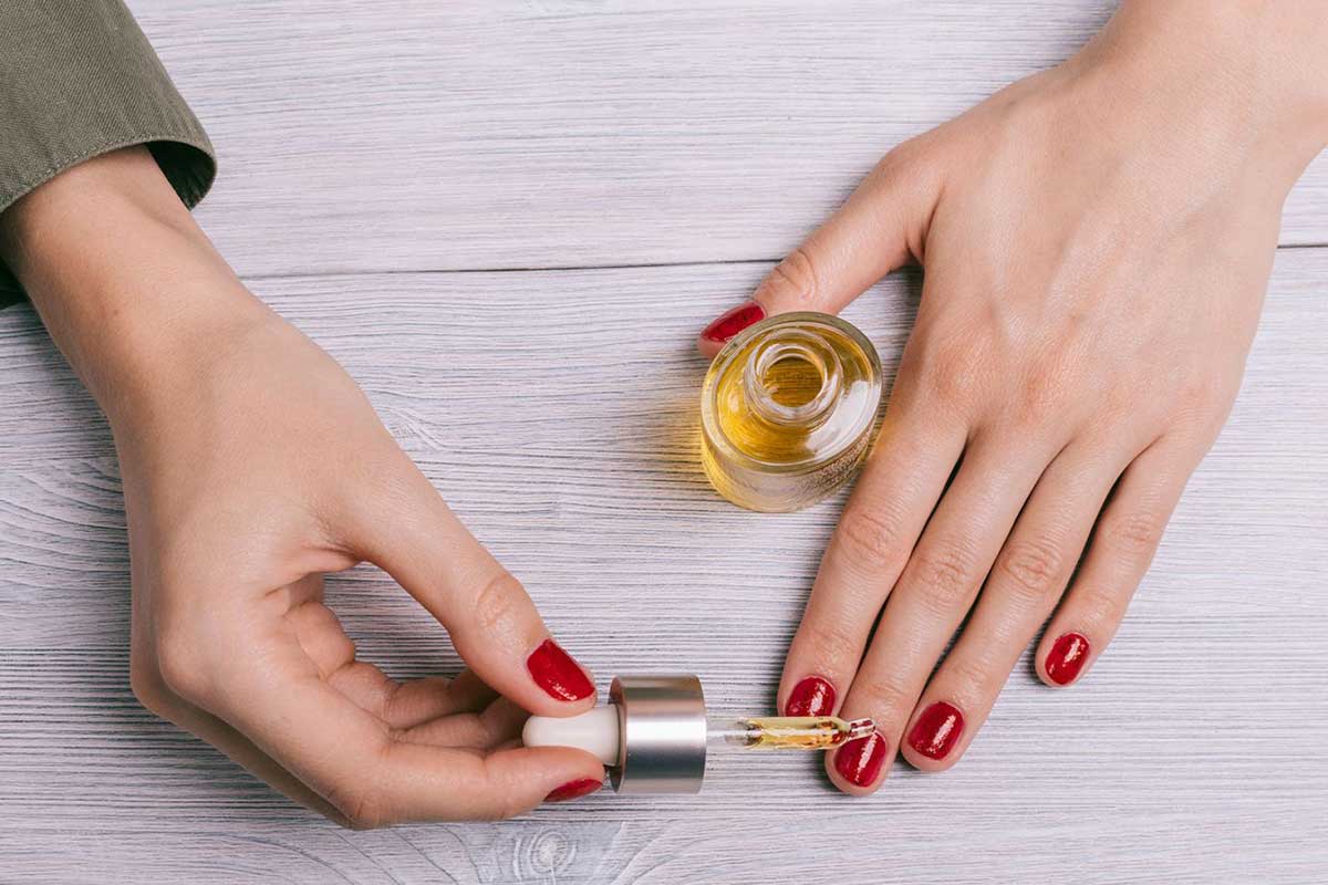 90-luvun inspiroima kynsimuoti palaa: Värikäs trendi, joka valloittaa ennen kesää