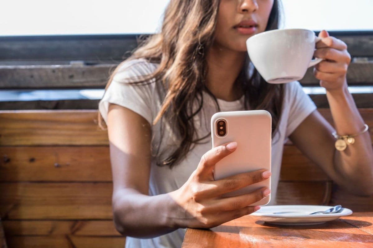 Näin parannat puhelimesi äänenlaatua ilman sovelluksia!