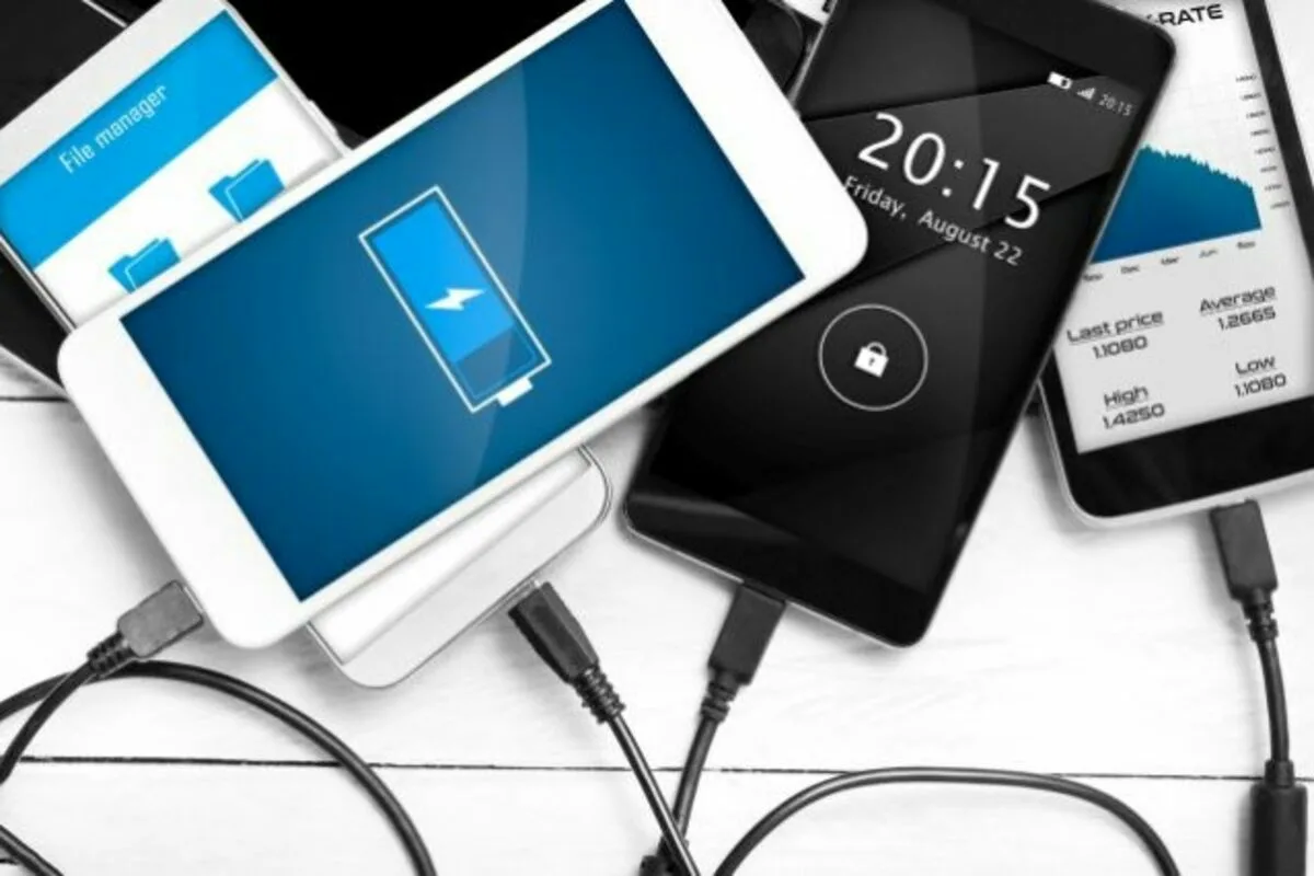 Selitämme minuutissa: Näin minimoit älypuhelimen akun kulutuksen