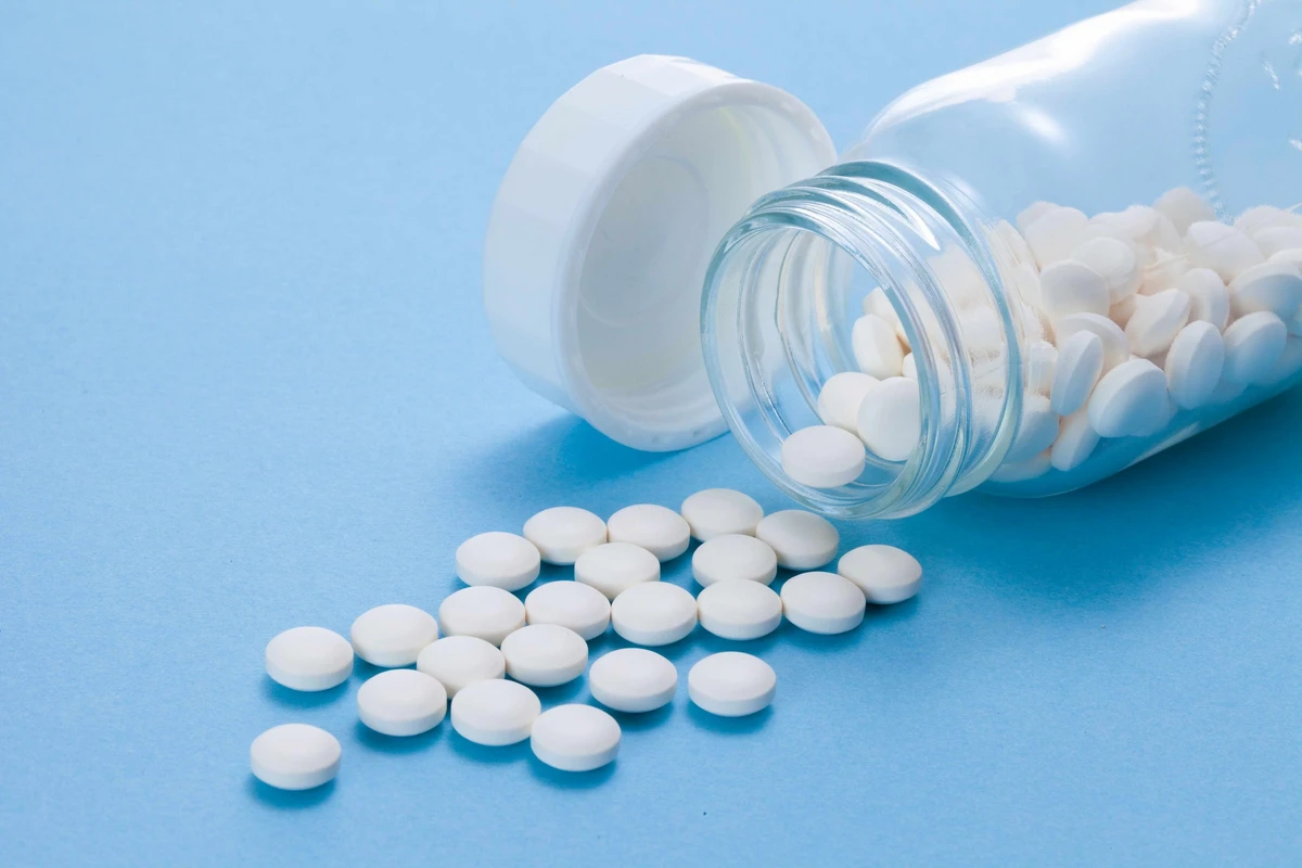 Miksi laittaa aspiriinitabletti pesukoneen rumpuun? Valkoiset vaatteet kuin uusia