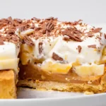 Banoffee-piirakka dulce de lechen, banaanin ja kerman kera – makupommi, jota haluat kokeilla jo tällä viikolla