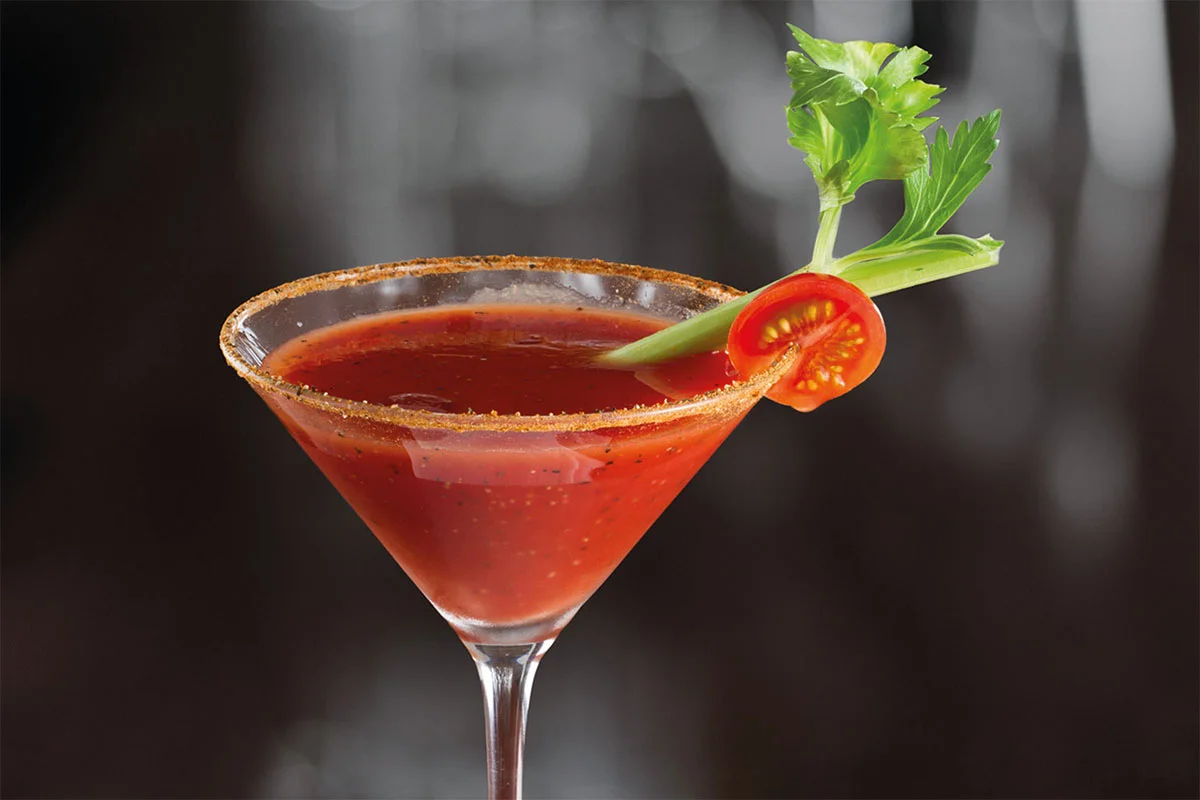 Virkistävä Bloody Mary -resepti: Tee kypsistä tomaateista kesän paras cocktail