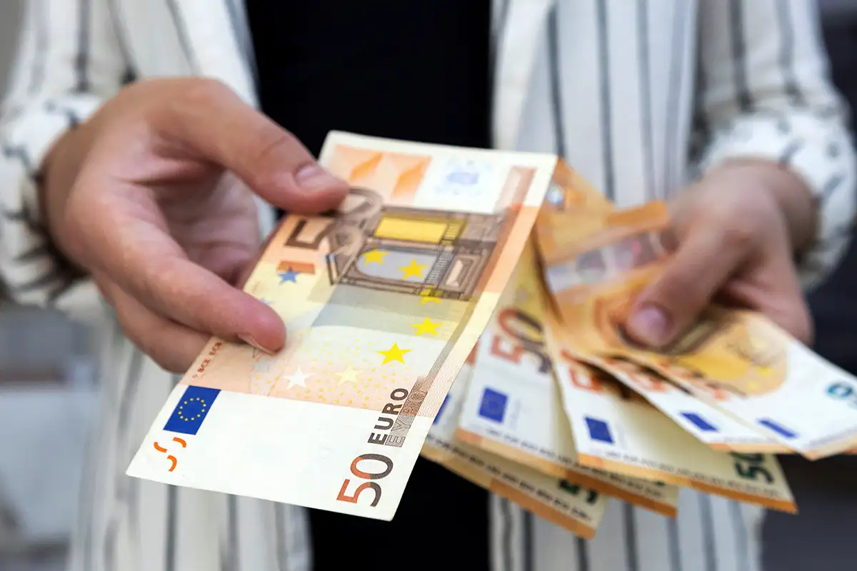 Unelmien eläkkeen salaisuudet: Kuinka säästää nyt ja nauttia huolettomasta vanhuudesta?